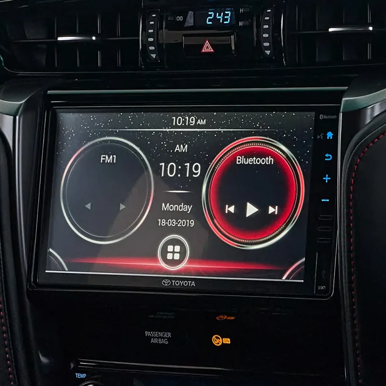 9" Infotainment System with Apple Carplay and Android Auto