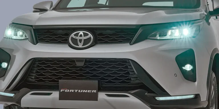 Quad-LED with Dual Projector Headlamps